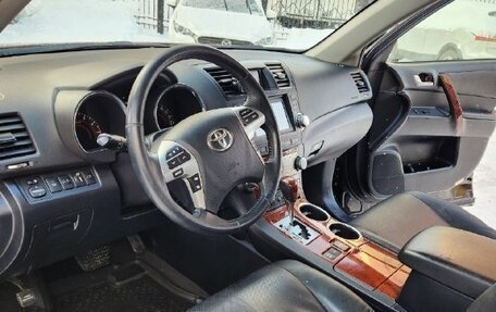 Toyota Highlander III, 2011 год, 2 199 000 рублей, 2 фотография
