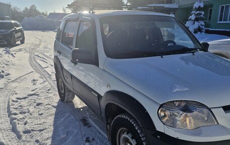 Chevrolet Niva I рестайлинг, 2015 год, 650 000 рублей, 3 фотография