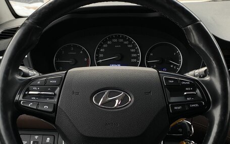 Hyundai Grand Starex Grand Starex I рестайлинг 2, 2019 год, 3 099 000 рублей, 14 фотография