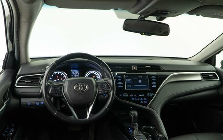 Toyota Camry, 2020 год, 2 269 050 рублей, 6 фотография