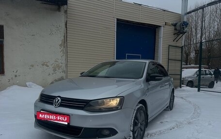 Volkswagen Jetta VI, 2013 год, 800 000 рублей, 2 фотография