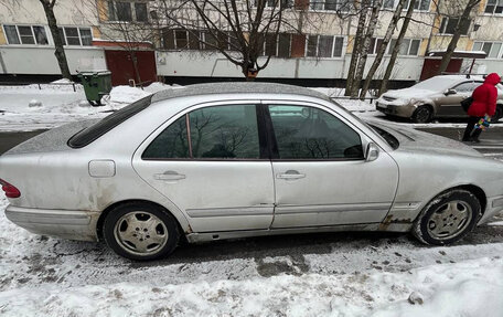 Mercedes-Benz E-Класс, 2001 год, 385 000 рублей, 4 фотография