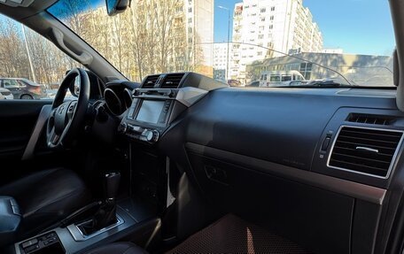 Toyota Land Cruiser Prado 150 рестайлинг 2, 2017 год, 3 600 000 рублей, 11 фотография