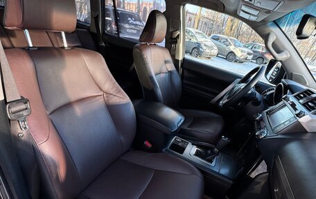 Toyota Land Cruiser Prado 150 рестайлинг 2, 2017 год, 3 600 000 рублей, 14 фотография