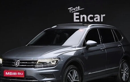 Volkswagen Tiguan II, 2020 год, 2 750 000 рублей, 1 фотография
