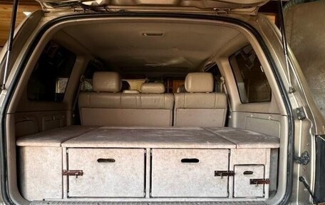 Toyota Land Cruiser 100 рестайлинг 2, 2004 год, 4 000 000 рублей, 2 фотография