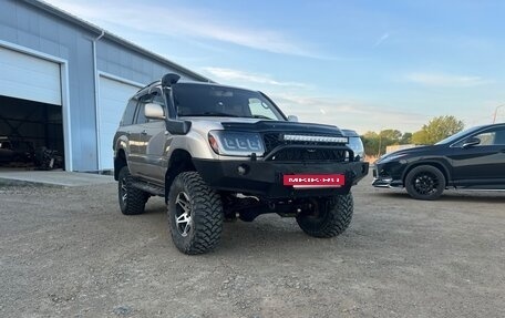Toyota Land Cruiser 100 рестайлинг 2, 2004 год, 4 000 000 рублей, 4 фотография