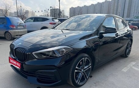 BMW 1 серия, 2020 год, 2 300 000 рублей, 1 фотография