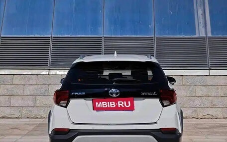 Toyota Yaris, 2023 год, 1 323 838 рублей, 4 фотография