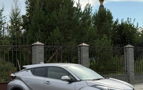 Toyota C-HR I рестайлинг, 2017 год, 1 770 000 рублей, 10 фотография