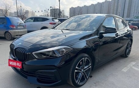 BMW 1 серия, 2020 год, 2 300 000 рублей, 2 фотография