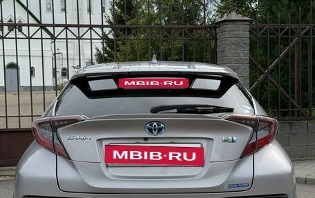 Toyota C-HR I рестайлинг, 2017 год, 1 770 000 рублей, 8 фотография