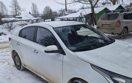 KIA Rio IV, 2018 год, 1 000 000 рублей, 2 фотография