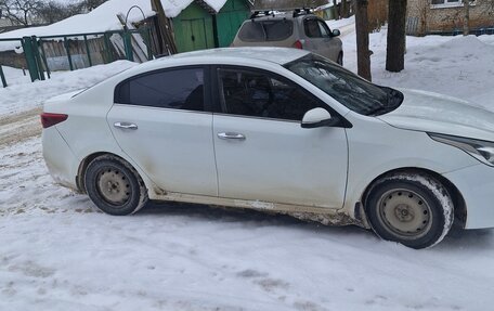 KIA Rio IV, 2018 год, 1 000 000 рублей, 3 фотография