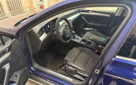 Volkswagen Passat B8 рестайлинг, 2019 год, 3 300 000 рублей, 2 фотография