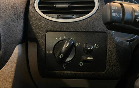 Ford Focus II рестайлинг, 2006 год, 385 000 рублей, 32 фотография