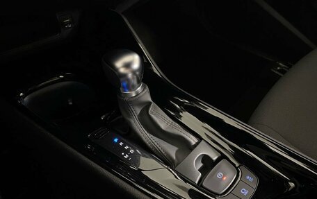 Toyota C-HR I рестайлинг, 2019 год, 2 397 000 рублей, 22 фотография