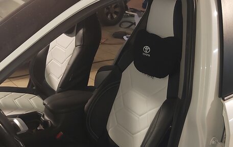 Toyota RAV4, 2020 год, 3 300 000 рублей, 9 фотография