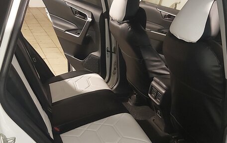 Toyota RAV4, 2020 год, 3 300 000 рублей, 10 фотография