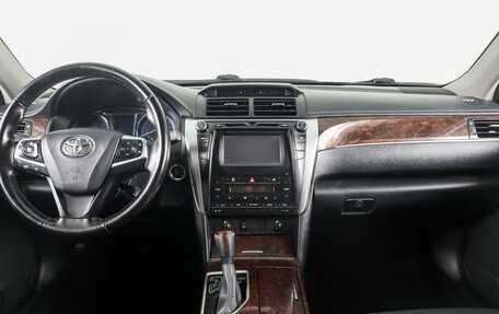 Toyota Camry, 2017 год, 2 099 000 рублей, 15 фотография