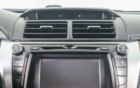 Toyota Camry, 2017 год, 2 099 000 рублей, 20 фотография