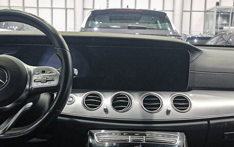 Mercedes-Benz E-Класс, 2018 год, 2 990 000 рублей, 15 фотография