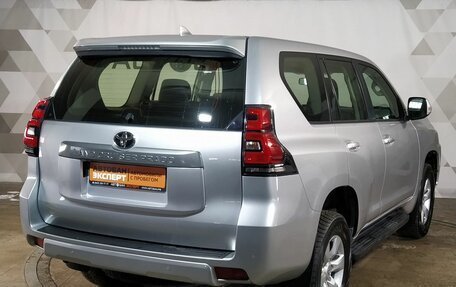 Toyota Land Cruiser Prado 150 рестайлинг 2, 2019 год, 3 780 000 рублей, 3 фотография