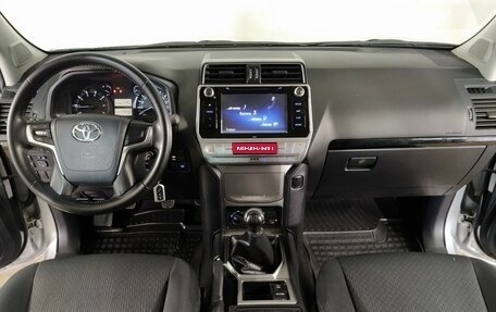 Toyota Land Cruiser Prado 150 рестайлинг 2, 2019 год, 3 780 000 рублей, 11 фотография