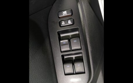 Toyota Land Cruiser Prado 150 рестайлинг 2, 2019 год, 3 780 000 рублей, 13 фотография