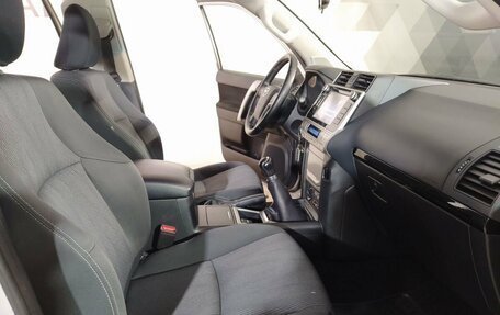 Toyota Land Cruiser Prado 150 рестайлинг 2, 2019 год, 3 780 000 рублей, 19 фотография