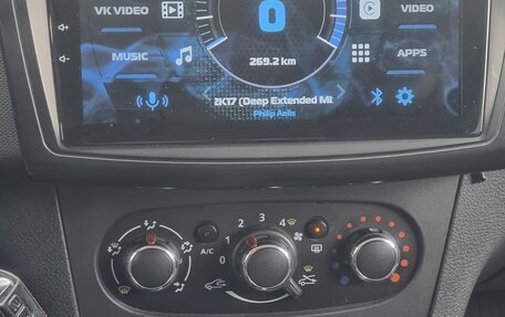 Renault Logan II, 2019 год, 1 310 000 рублей, 13 фотография