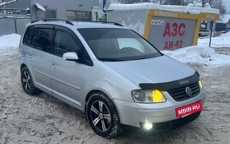 Volkswagen Touran III, 2005 год, 650 000 рублей, 2 фотография