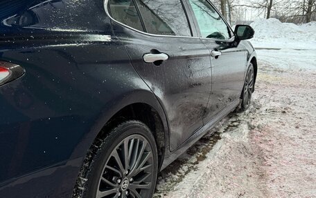 Toyota Camry, 2020 год, 2 600 000 рублей, 4 фотография