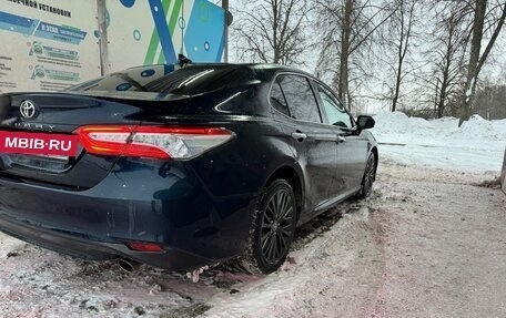 Toyota Camry, 2020 год, 2 600 000 рублей, 3 фотография