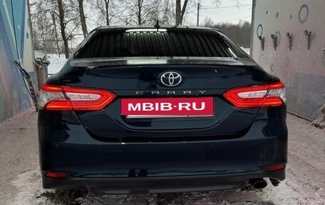 Toyota Camry, 2020 год, 2 600 000 рублей, 2 фотография