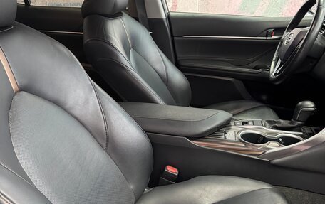 Toyota Camry, 2020 год, 2 600 000 рублей, 9 фотография