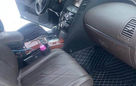 Infiniti QX70, 2015 год, 2 950 000 рублей, 10 фотография