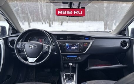 Toyota Auris II, 2013 год, 1 055 000 рублей, 24 фотография