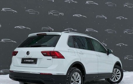 Volkswagen Tiguan II, 2021 год, 3 388 500 рублей, 2 фотография