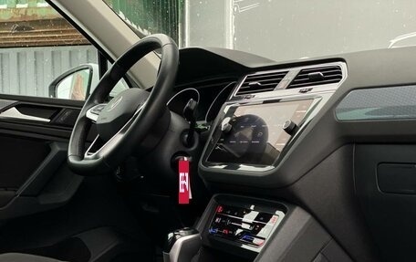 Volkswagen Tiguan II, 2021 год, 3 388 500 рублей, 6 фотография