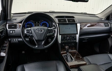 Toyota Camry, 2017 год, 2 350 000 рублей, 6 фотография