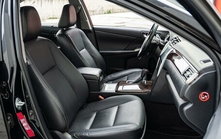 Toyota Camry, 2017 год, 2 350 000 рублей, 8 фотография