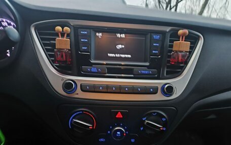 Hyundai Solaris II рестайлинг, 2017 год, 1 400 000 рублей, 5 фотография