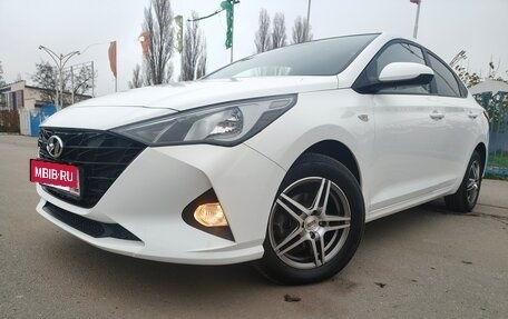Hyundai Solaris II рестайлинг, 2021 год, 1 850 000 рублей, 3 фотография