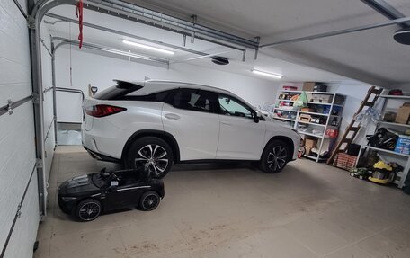 Lexus RX IV рестайлинг, 2017 год, 3 850 000 рублей, 9 фотография