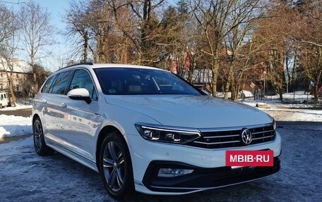Volkswagen Passat B8 рестайлинг, 2020 год, 2 750 000 рублей, 2 фотография