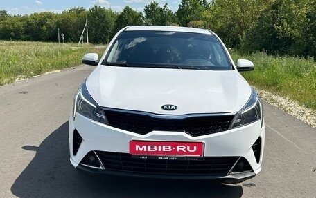 KIA Rio IV, 2021 год, 1 850 000 рублей, 1 фотография