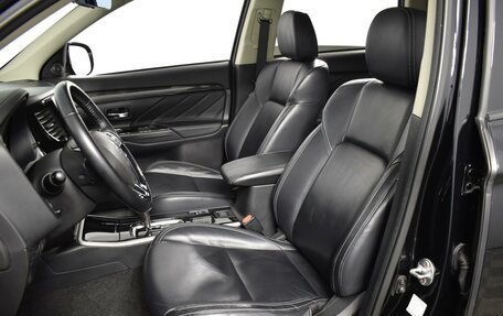 Mitsubishi Outlander III рестайлинг 3, 2020 год, 2 552 900 рублей, 10 фотография