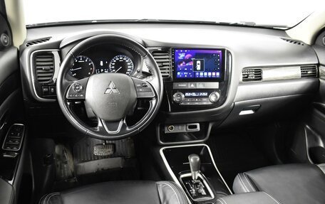 Mitsubishi Outlander III рестайлинг 3, 2020 год, 2 552 900 рублей, 6 фотография