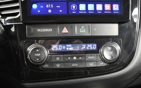 Mitsubishi Outlander III рестайлинг 3, 2020 год, 2 552 900 рублей, 21 фотография